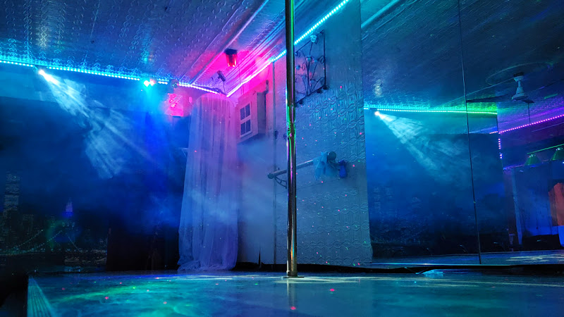 Dangerous Curves Nightclub