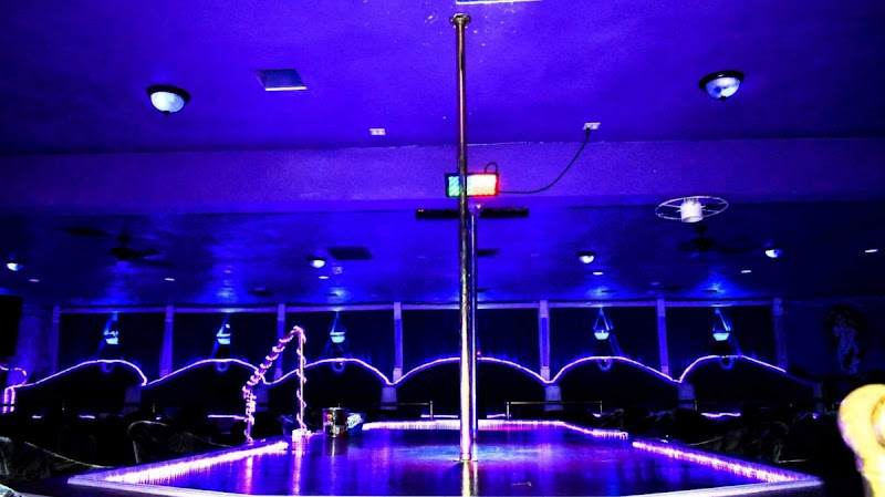 Dream Girls Gentlemen's Club