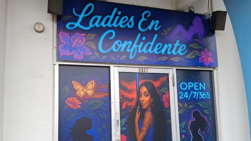 Ladies En Confidente Ladies En Confidente