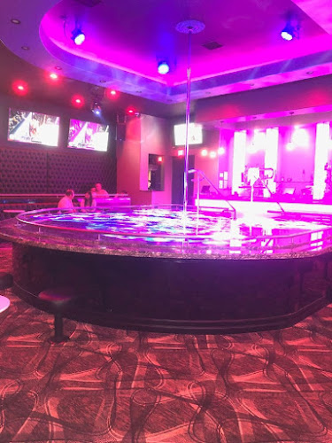 Satin Topless Gentlemen's Club - Anaheim